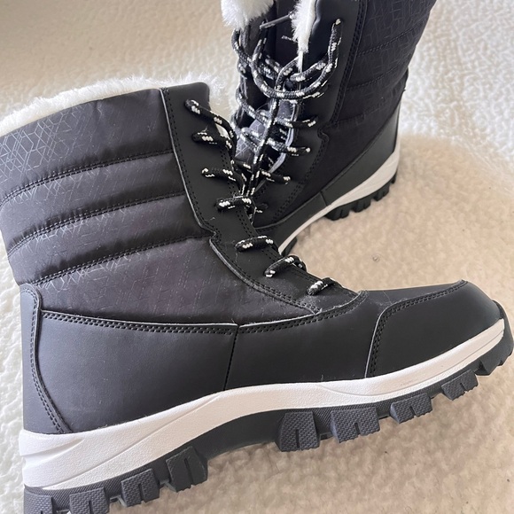 Boots With the Fur | Size 8-8.5 - Picture 2 of 3